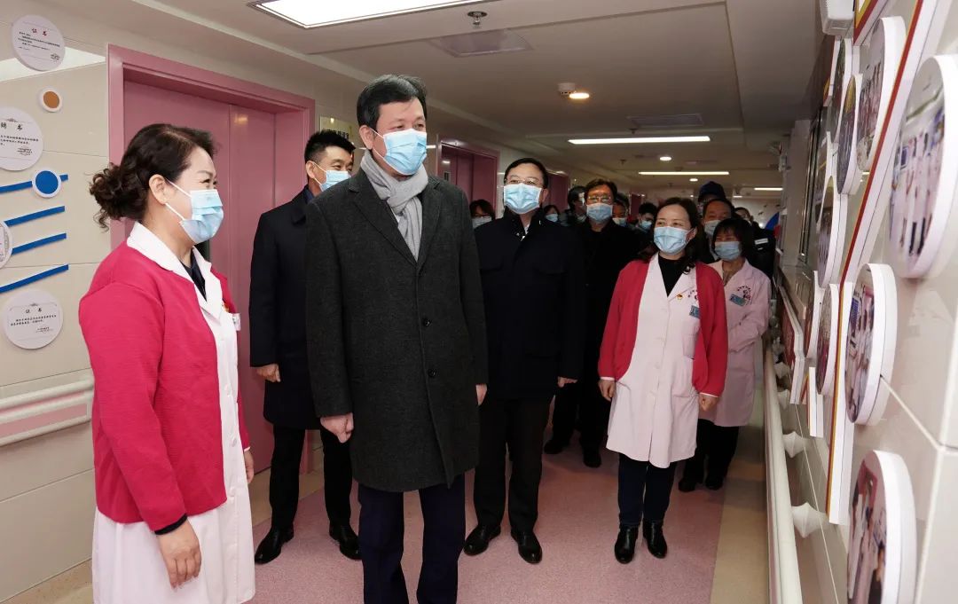 【特别关注】市党政领导元旦前夕走访慰问妇婴医院一线医护人员