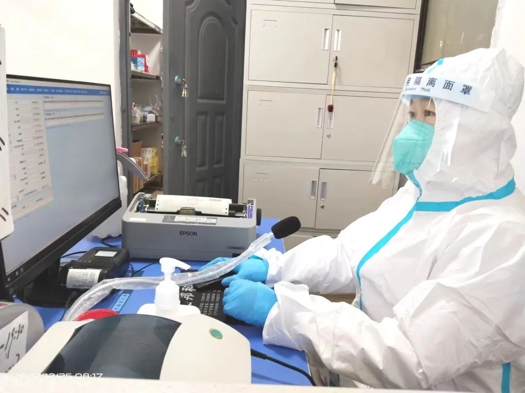 【昼夜奋战】人人都是“拼命三郎” ——儿童发热门诊全力应对放开后的新冠疫情