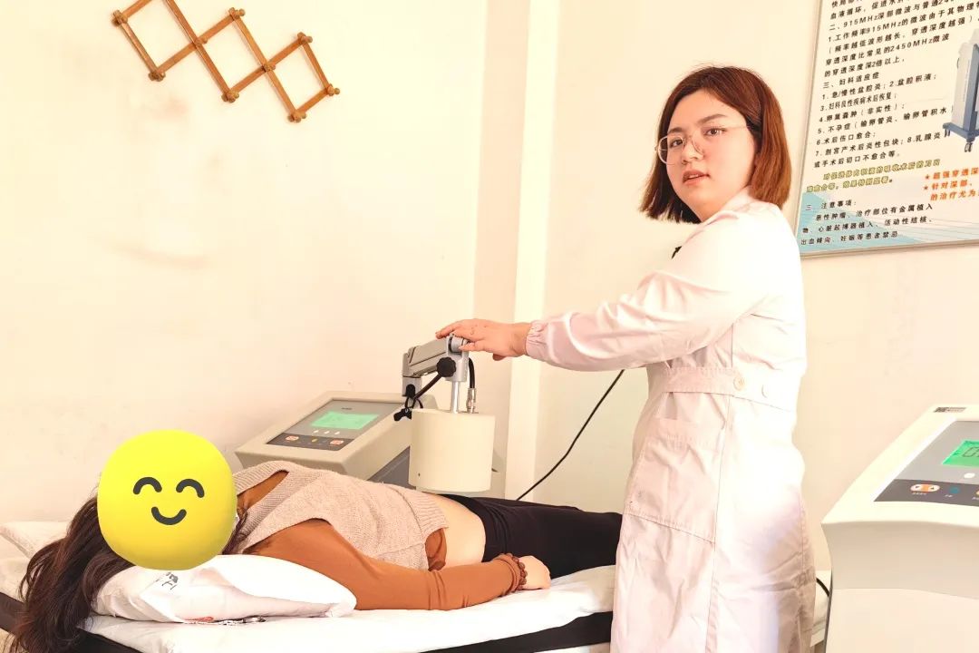 【有温度的医院】理疗解顽疾 锦旗传真情