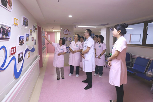 【院内时讯】深入视察创新工作室 共谋医疗科技新篇章