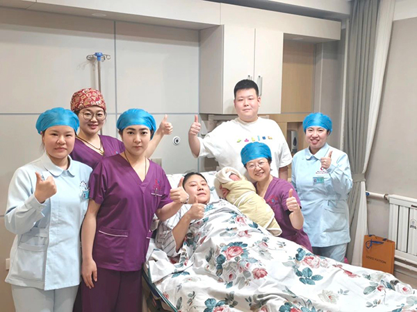 【守护新生】 蛇年新春喜迎“蛇”宝宝降生